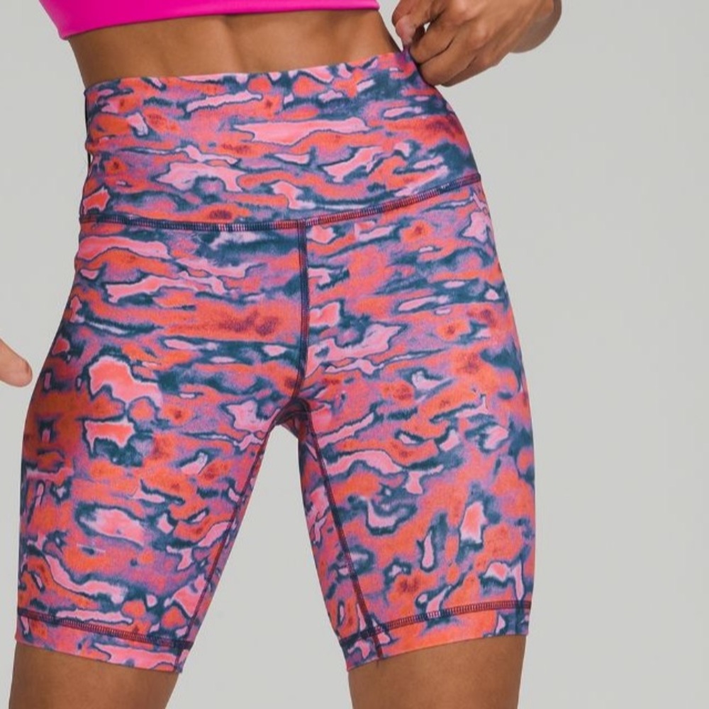LuluLemon Wonder Train HighRise Shorts 8”